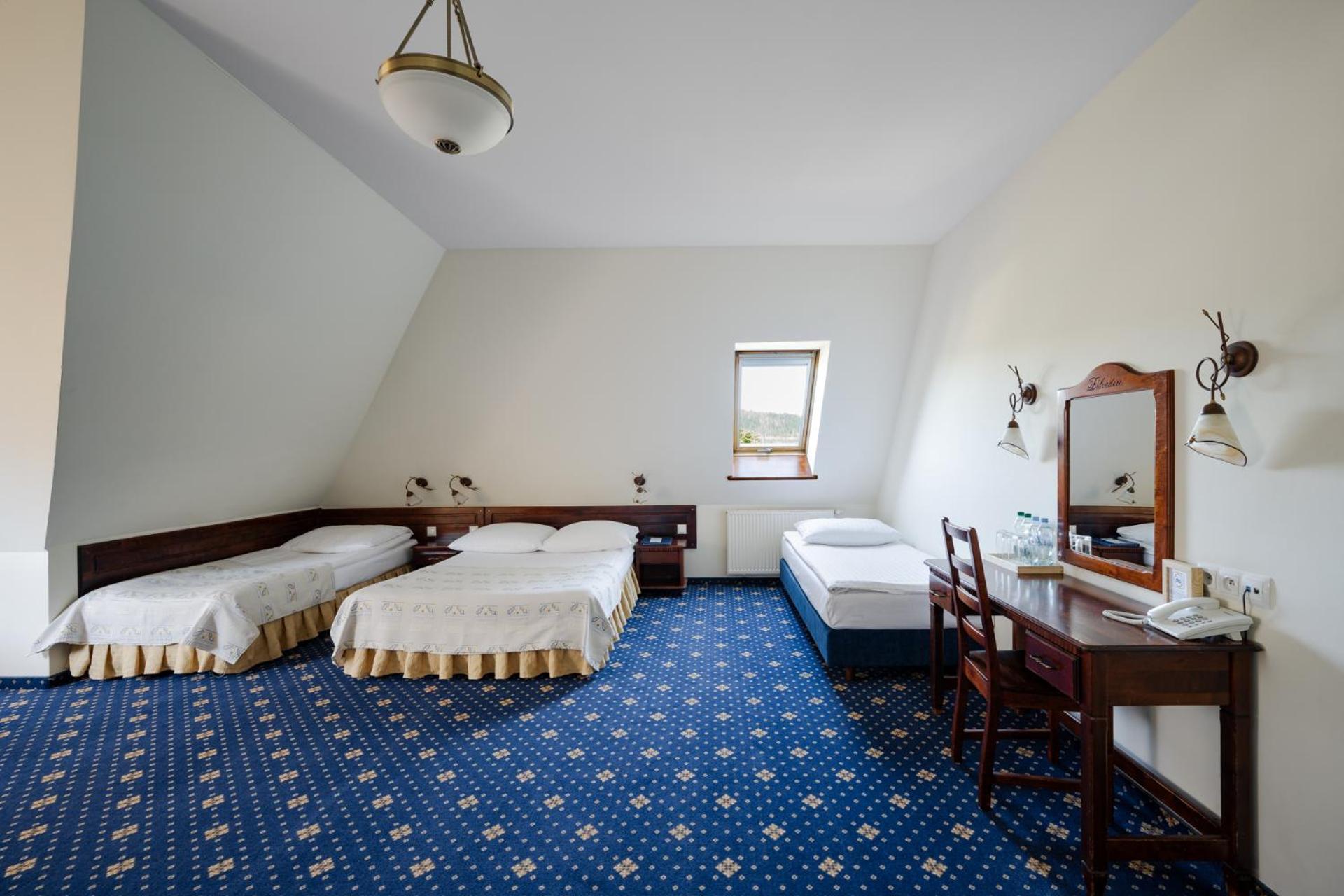 Family Room,1559627995:JPEG